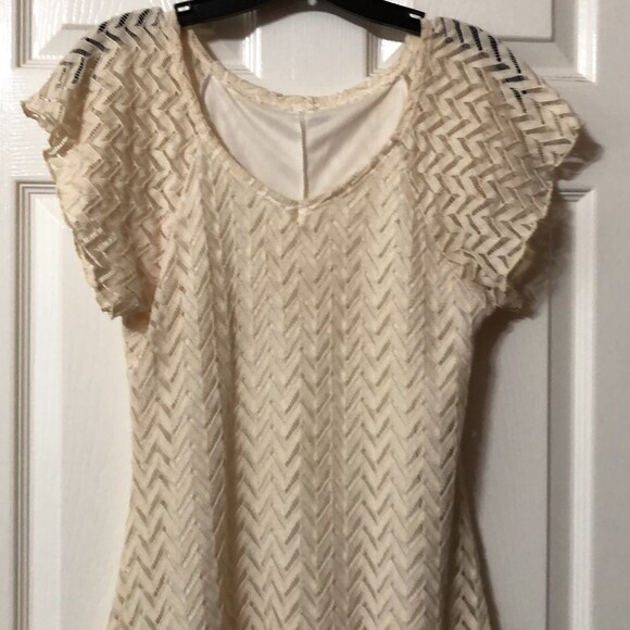 Short Sleeve Scoop Neck Blouse Chevron Pattern Womens Size Small Cream - Picture 2 of 6